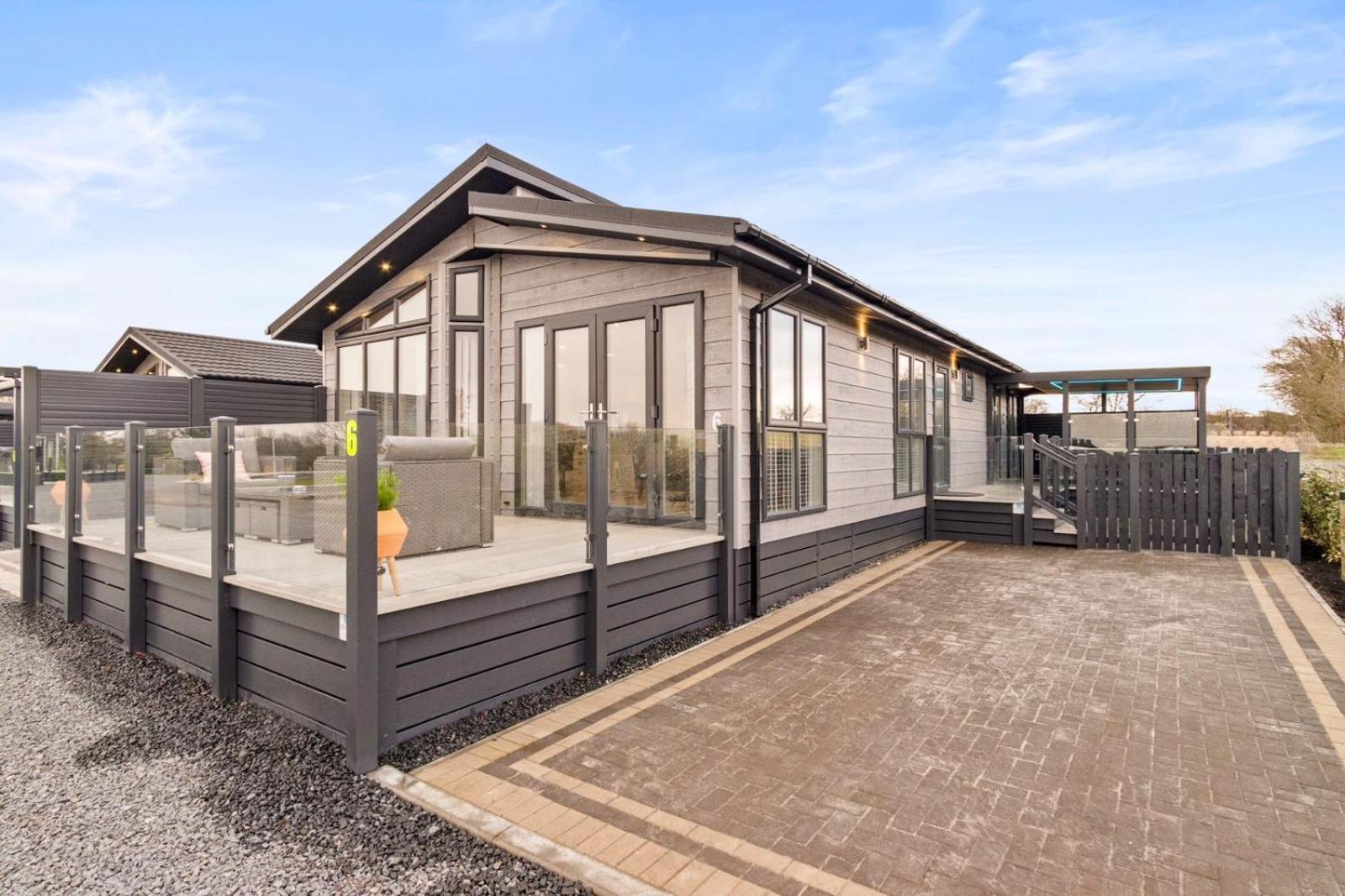 Arranview Lochside Pods & Lodges All With Private Hot-Tubs Fenwick  Exterior photo